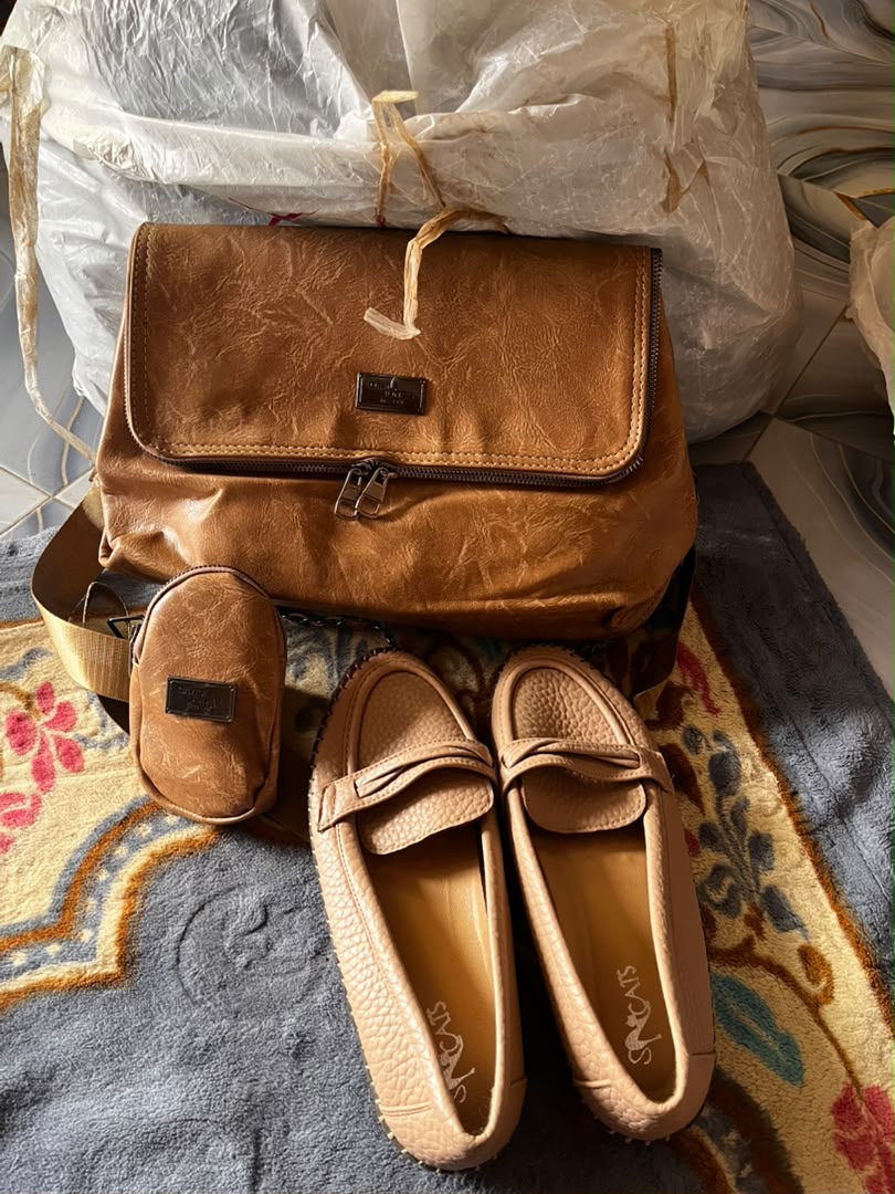 شنطة كروس حريمي حجم كبير موديل S085 جلد مستورد – شنطة عملية للعمل والجامعة