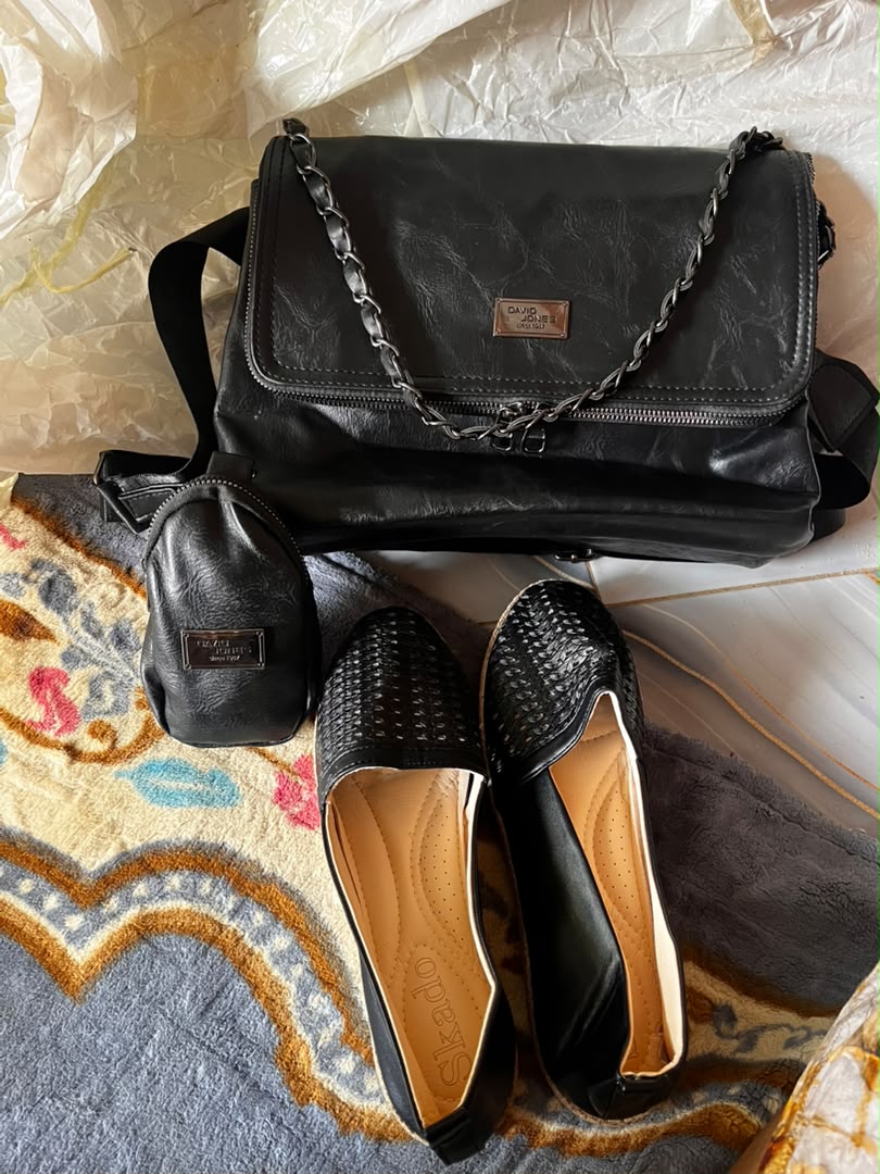 شنطة كروس حريمي حجم كبير موديل S085 جلد مستورد – شنطة عملية للعمل والجامعة